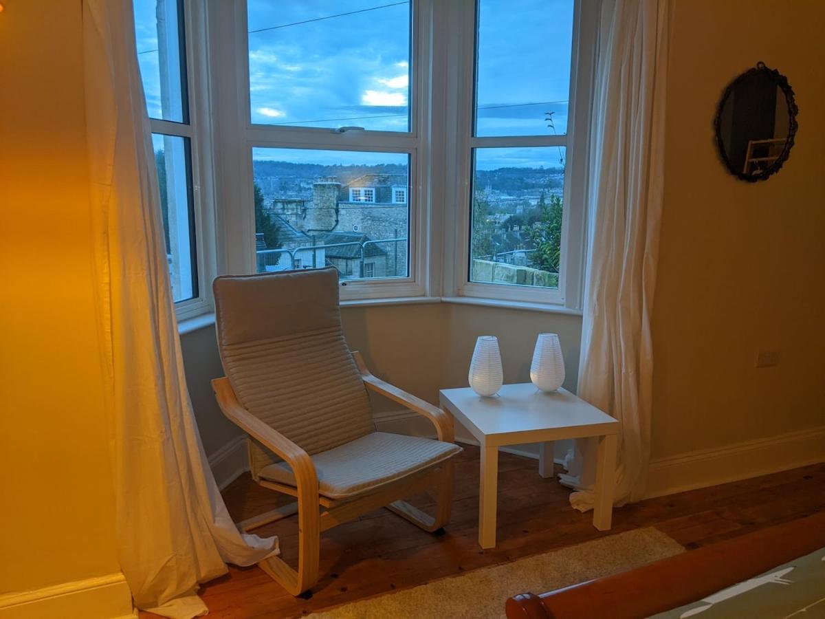 Large Victorian Garden Flat With Views Of Centre *