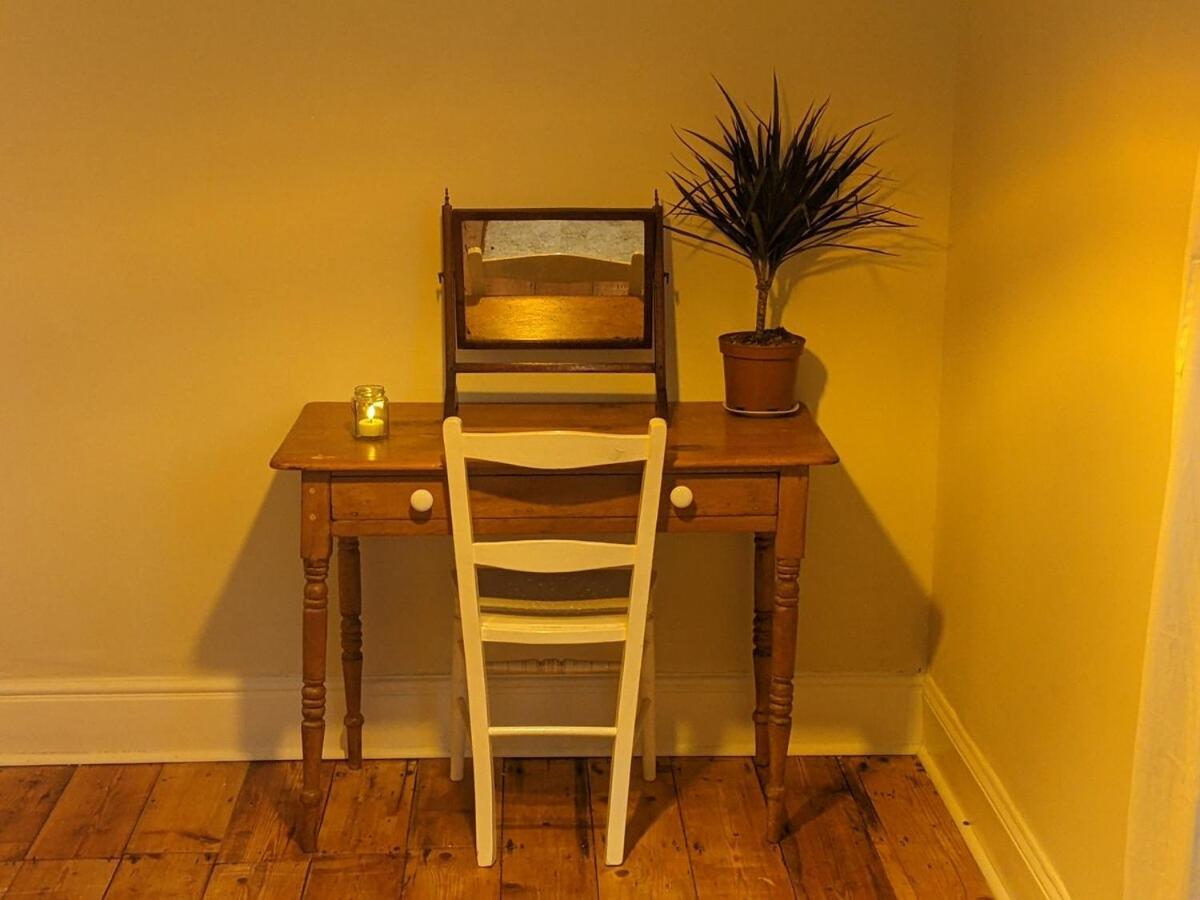 Large Victorian Garden Flat With Views Of Centre * Bath
