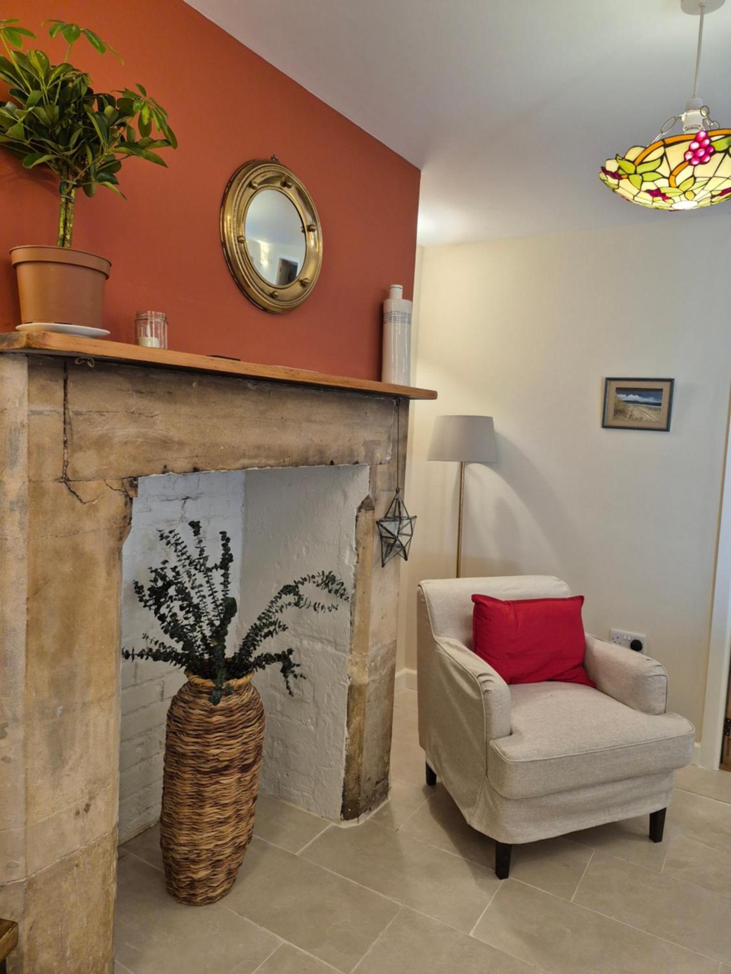 Large Victorian Garden Flat With Views Of Centre *